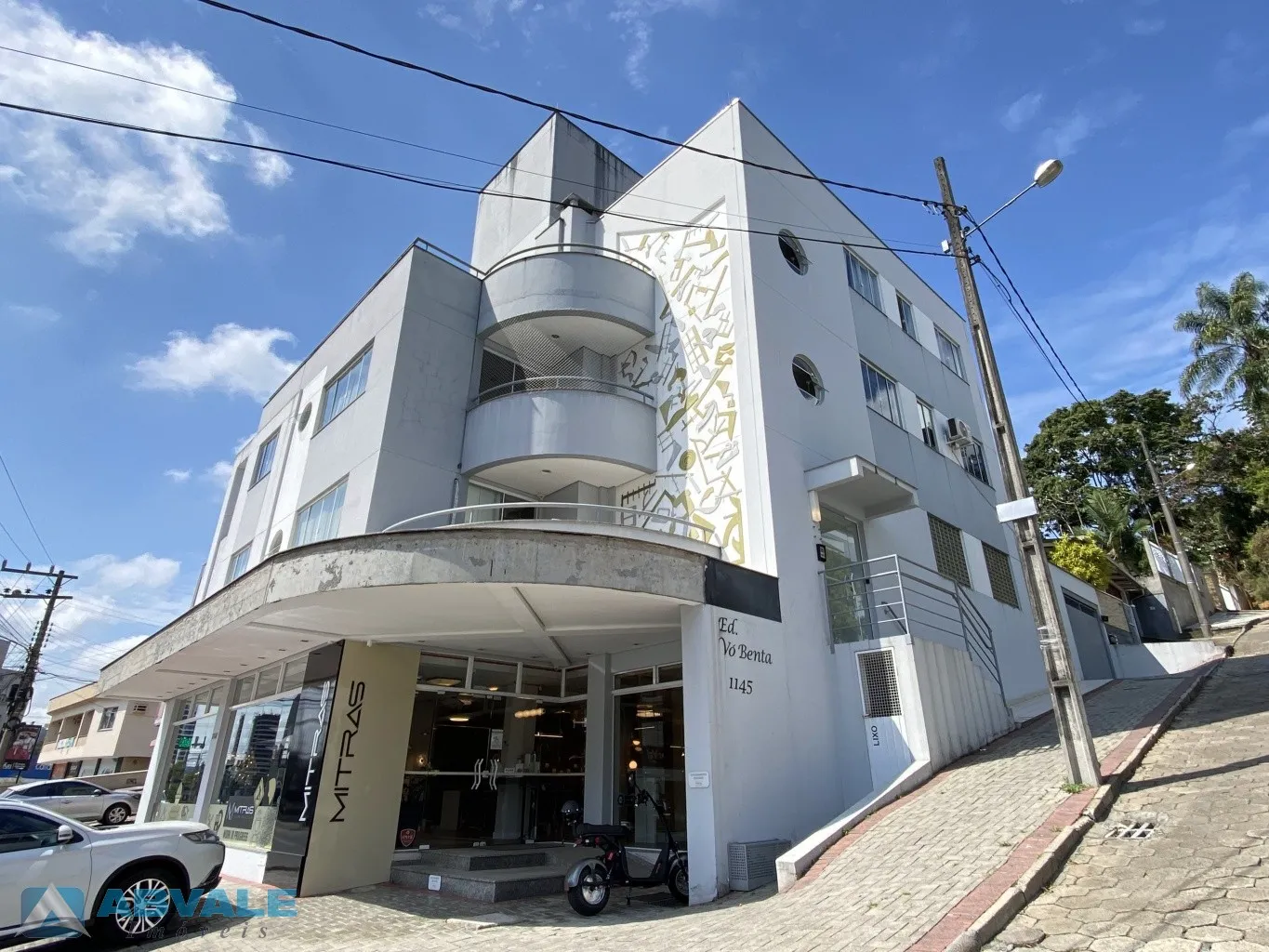 Apartamento para alugar no bairro Vila Nova em Blumenau, com 1 dormitório com ar-condicionado, amplo terraço com churrasqueira, 1 vaga coberta, em excelente localização e espaço privativo - foto 1