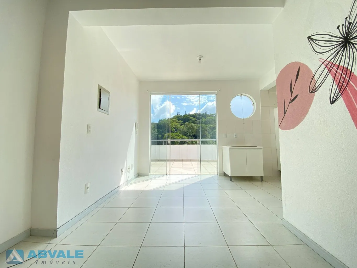 Apartamento para alugar no bairro Vila Nova em Blumenau, com 1 dormitório com ar-condicionado, amplo terraço com churrasqueira, 1 vaga coberta, em excelente localização e espaço privativo — foto 2