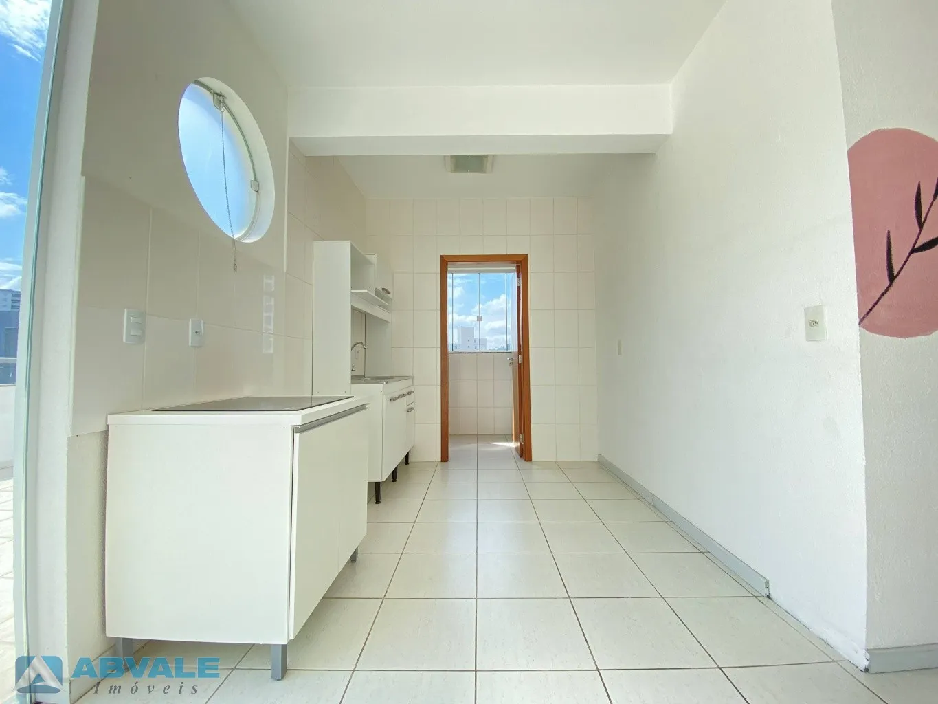 Apartamento para alugar no bairro Vila Nova em Blumenau, com 1 dormitório com ar-condicionado, amplo terraço com churrasqueira, 1 vaga coberta, em excelente localização e espaço privativo — foto 4