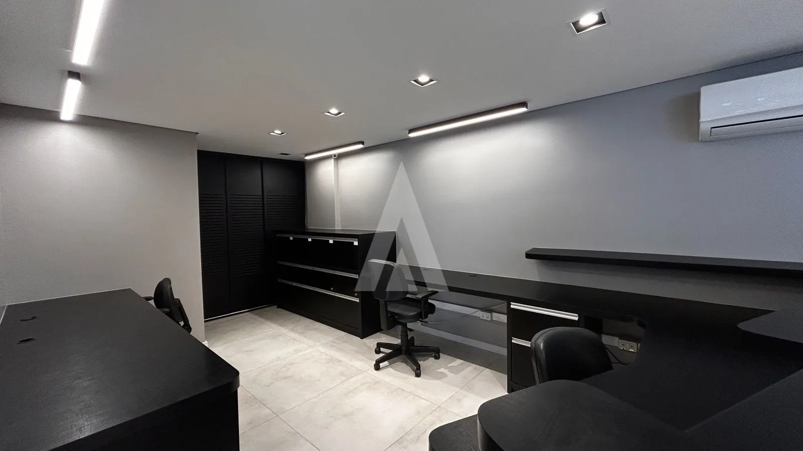 LOJA / SALA COMERCIAL COM 157,43 COM 4 SALAS, RECEPÇÃO, 3 LAVABOS, AMBIENTES CLIMATIZADOS NO BAIRRO CENTRO. — foto 5