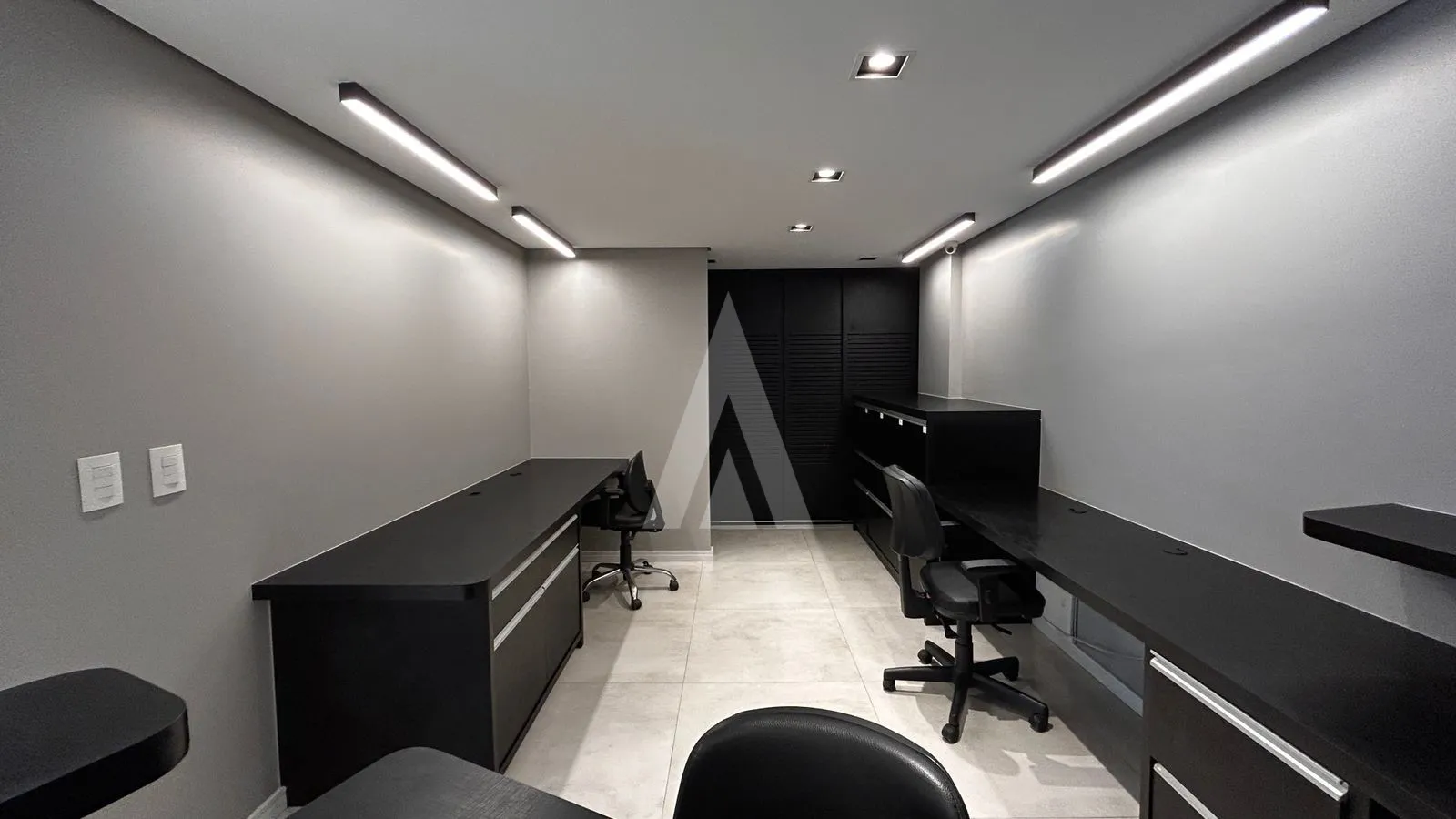 LOJA / SALA COMERCIAL COM 157,43 COM 4 SALAS, RECEPÇÃO, 3 LAVABOS, AMBIENTES CLIMATIZADOS NO BAIRRO CENTRO. — foto 6