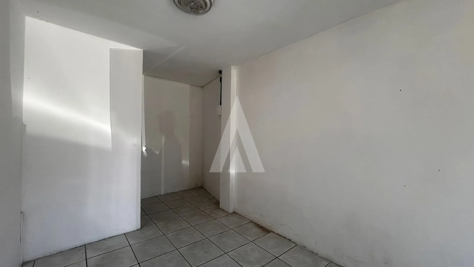 LOJA COM 16M NO CENTRO DA CIDADE, ESQUINA COM A DONA FRANCISCA — foto 2