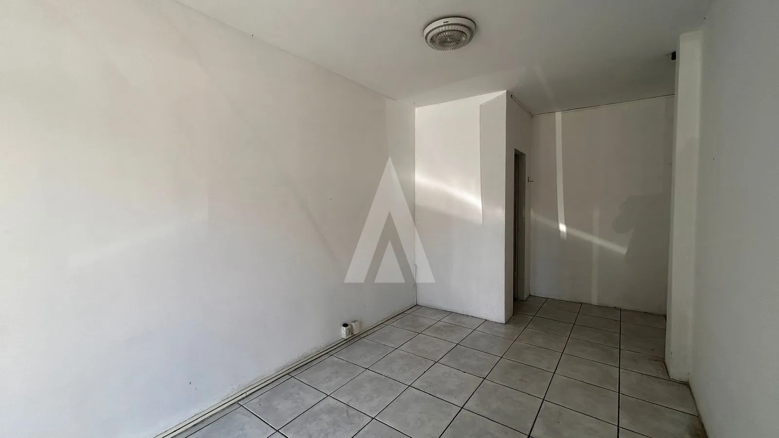 LOJA COM 16M NO CENTRO DA CIDADE, ESQUINA COM A DONA FRANCISCA — foto 3