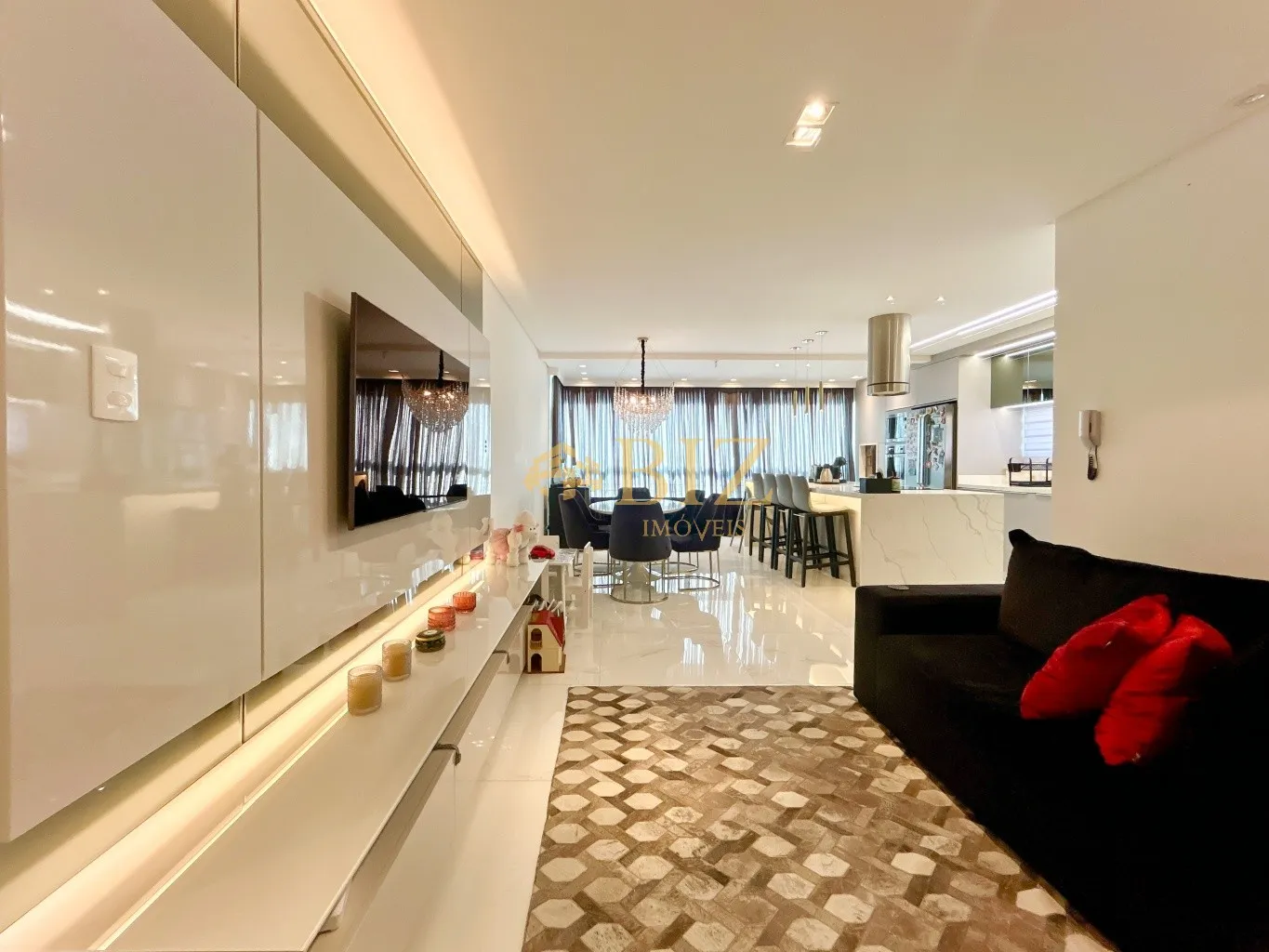Belíssimo apartamento PORTEIRA FECHADA, com 3 suítes plenas, 121m privativos, pertinho da Vila Germânica! - foto 1