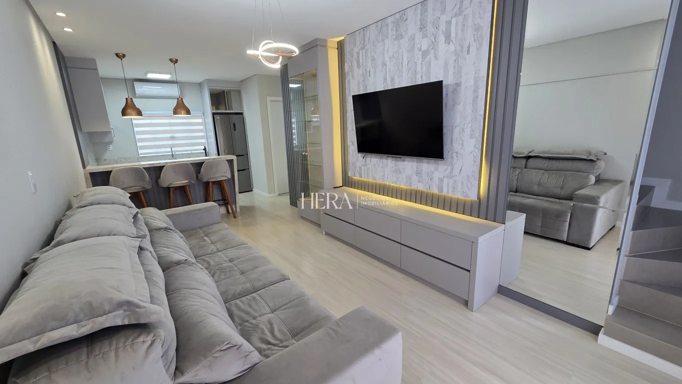 Sobrado tríplex, 2 suítes finamente mobiliado a venda no bairro Escola Agrícola. - foto 1