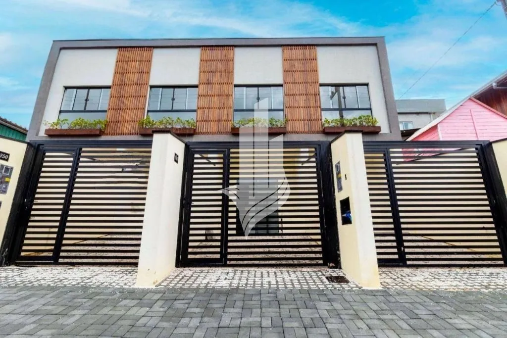 Sobrado com 2 suítes no bairro Água Verde - foto 1