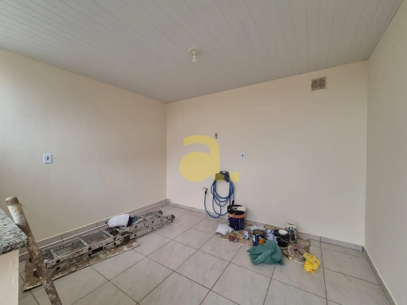 Sobrado Triplex com quintal, localizado em loteamento residencial — foto 3