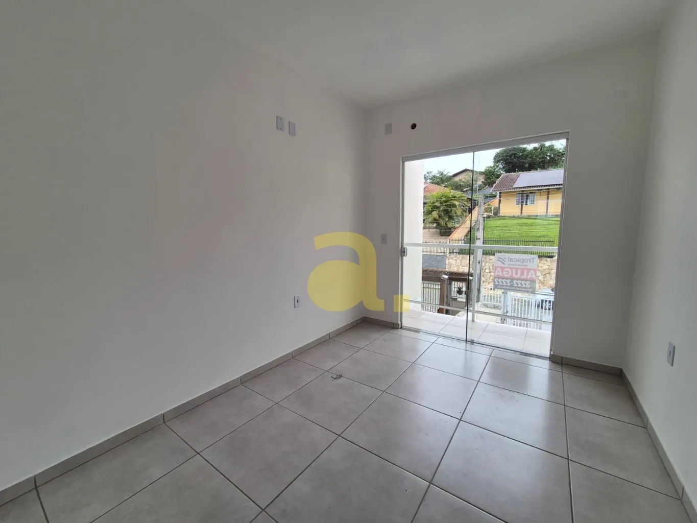 Sobrado Triplex com quintal, localizado em loteamento residencial — foto 6