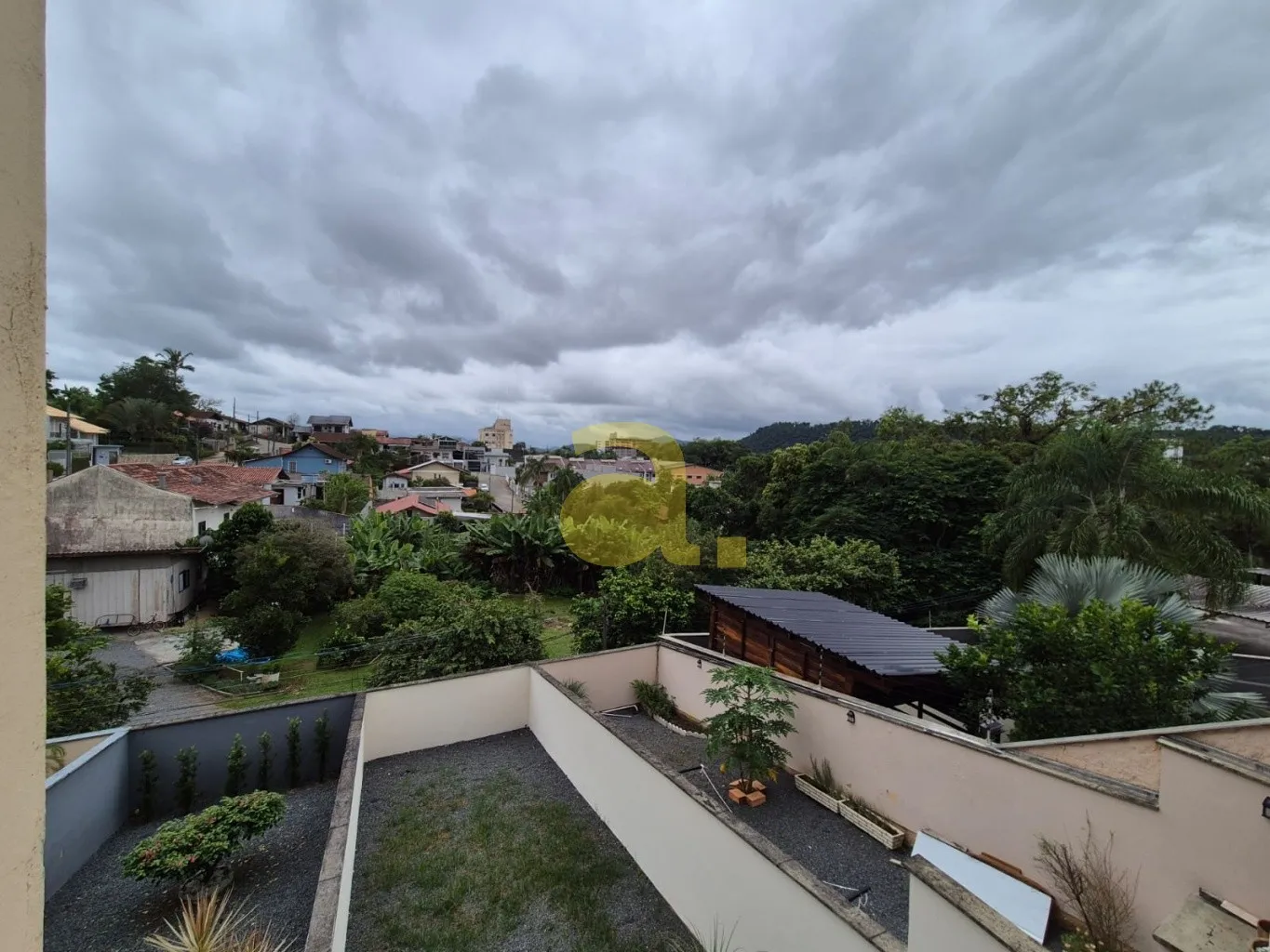 Sobrado Triplex com quintal, localizado em loteamento residencial — foto 7