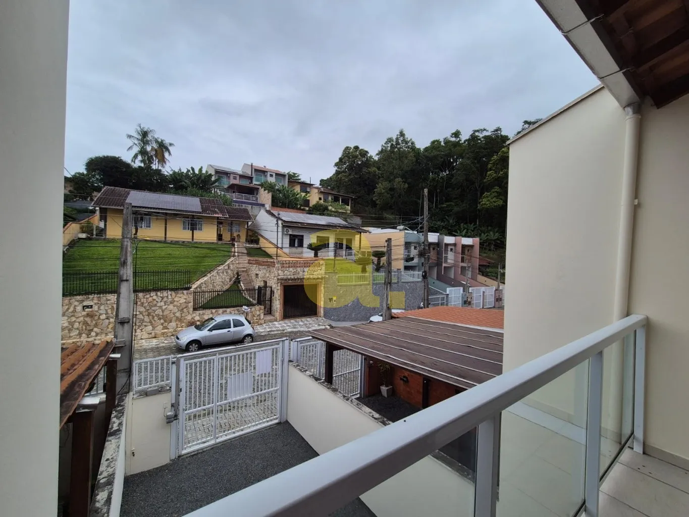 Sobrado Triplex com quintal, localizado em loteamento residencial — foto 5