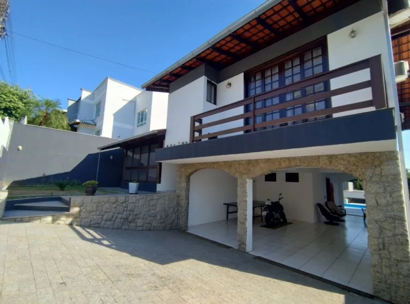 EXCLUSIVO - Residência alto padrão localizada no loteamento Champs Elyséess, a apenas 10 minutos do Centro. Confira! - foto 1