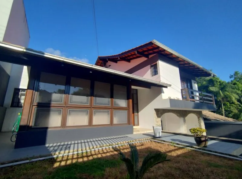 EXCLUSIVO - Residência alto padrão localizada no loteamento Champs Elyséess, a apenas 10 minutos do Centro. Confira! — foto 2
