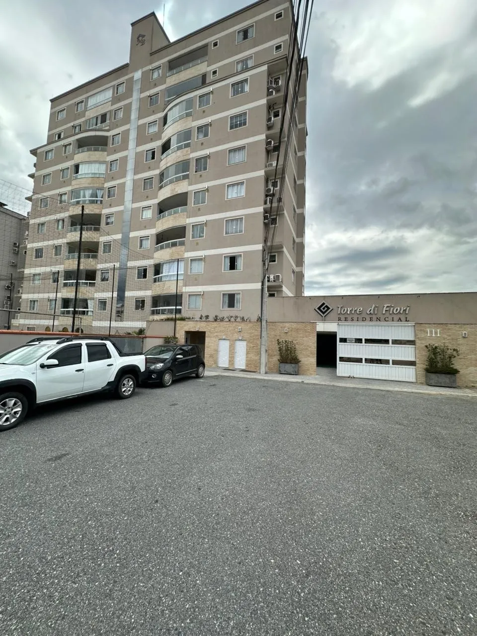 Apartamento mobiliado com 2 suítes e 2 vagas de garagem - 90m privativos - foto 1