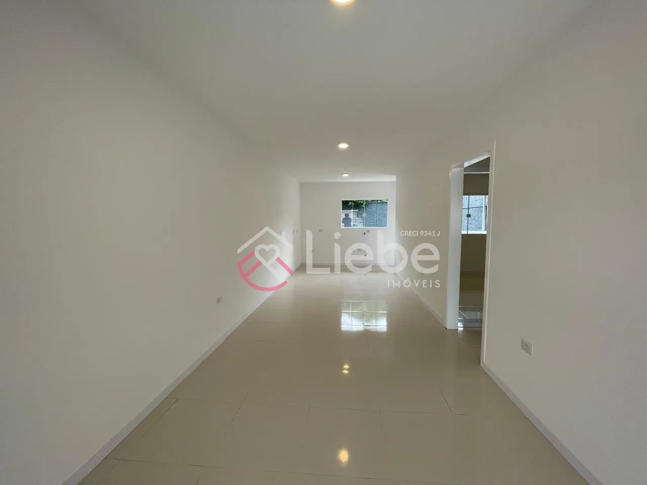 Excelente imóvel em condomínio no Bairro Centro na cidade de Pomerode com 84,65m de área privativa num terreno com 156,81m de uso exclusivo. — foto 5