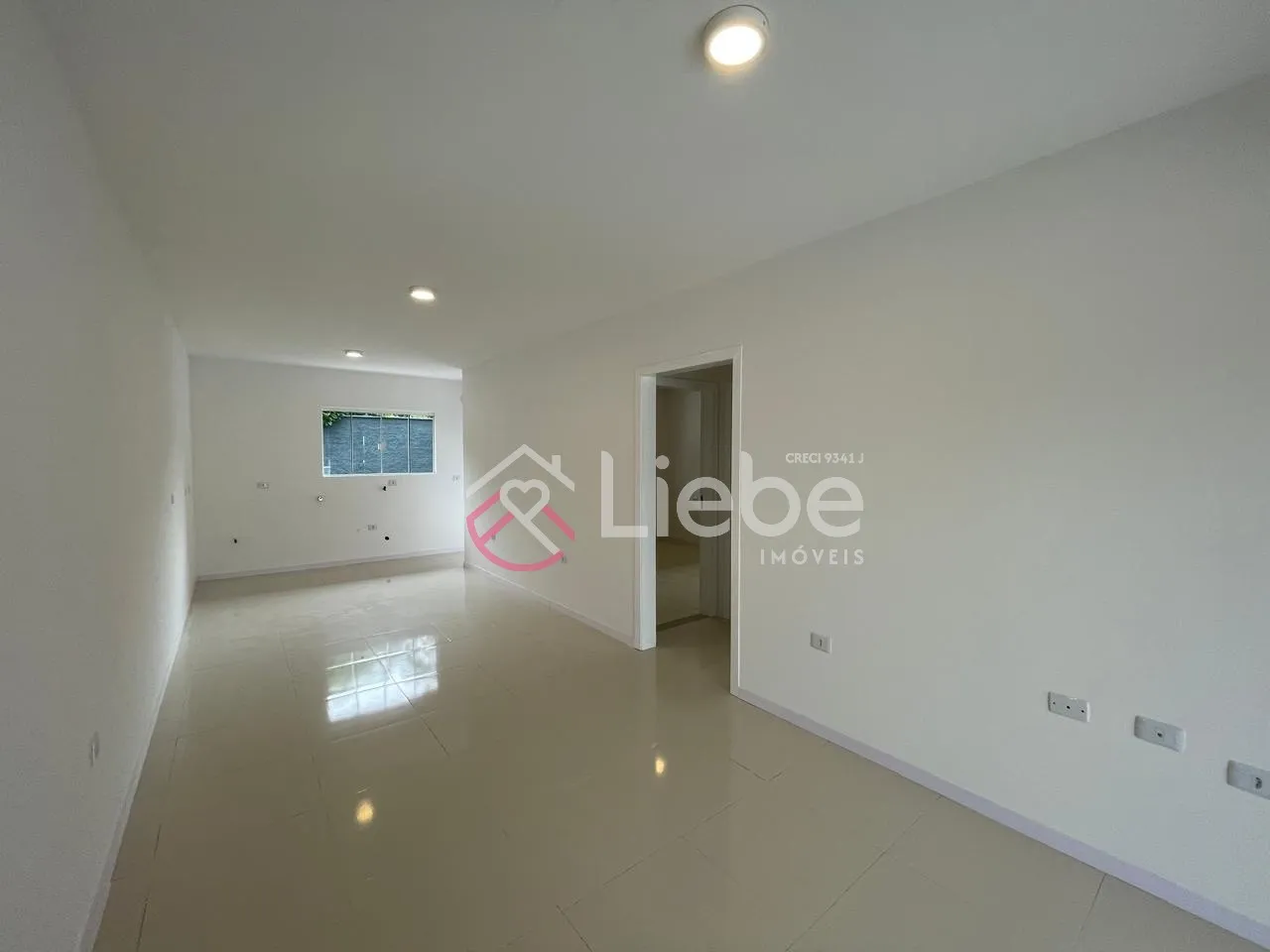 Excelente imóvel em condomínio no Bairro Centro na cidade de Pomerode com 84,65m de área privativa num terreno com 156,81m de uso exclusivo. — foto 6