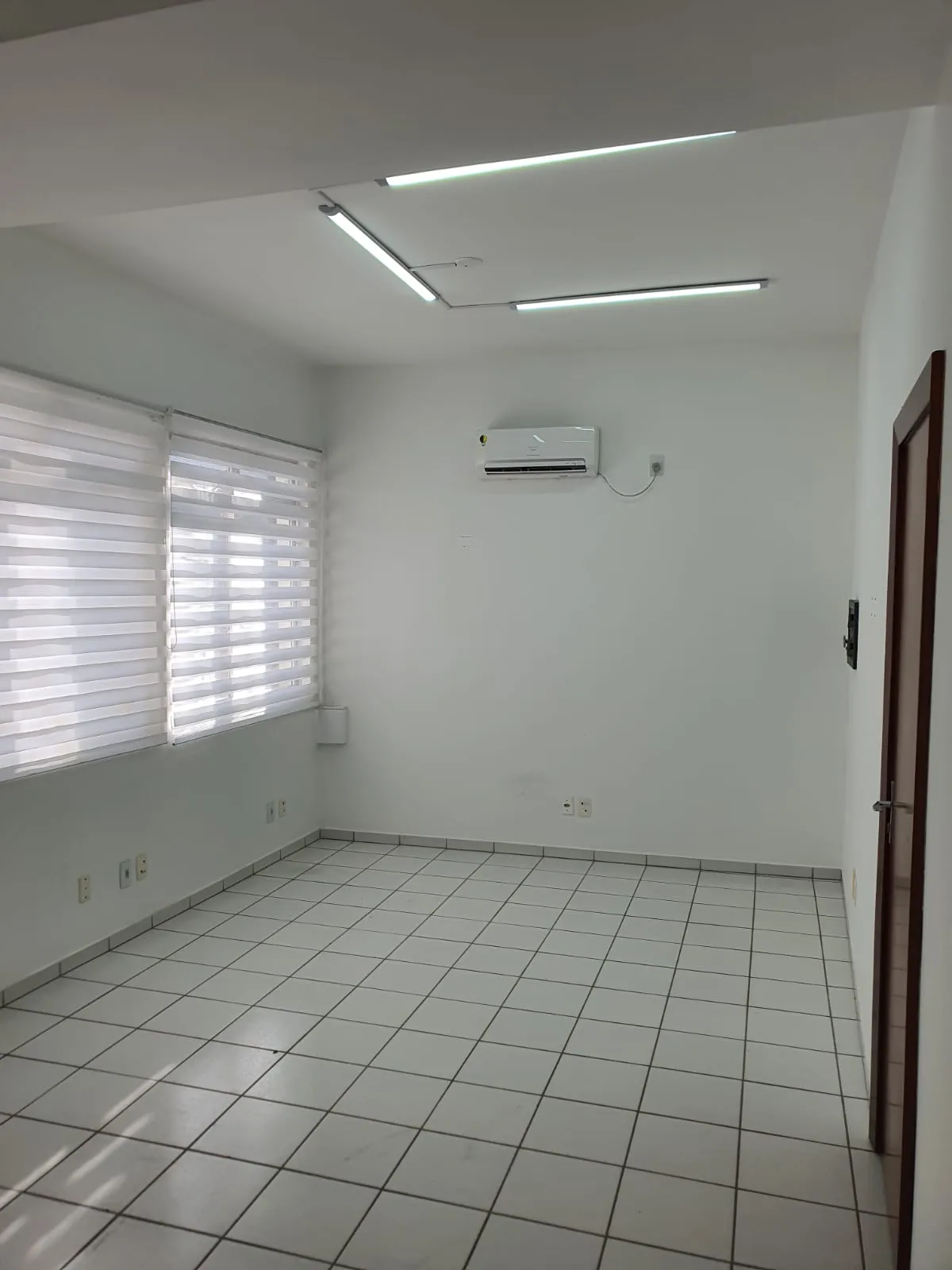 Excelente Sala Comercial no Centro de Blumenau — foto 3