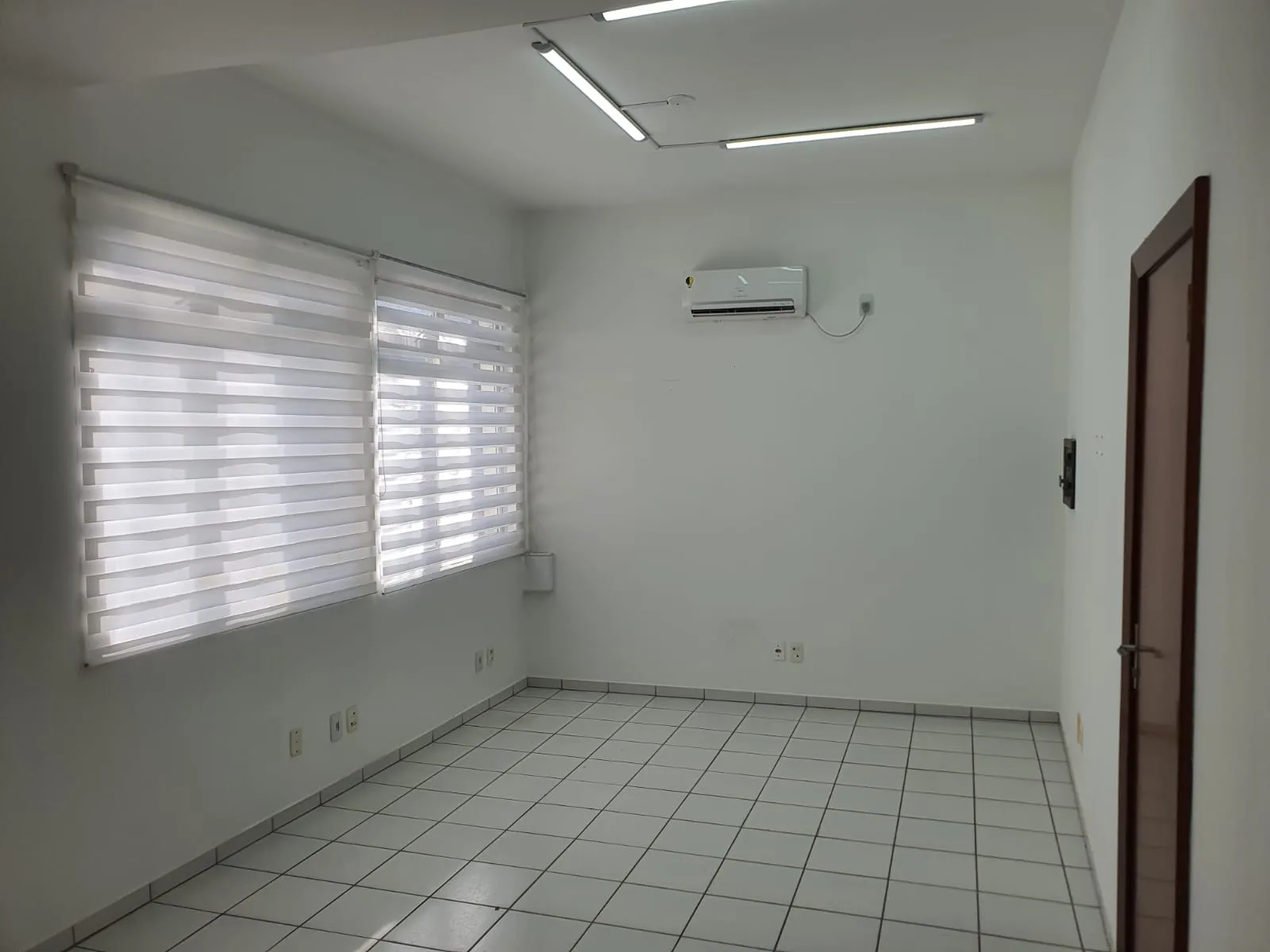 Excelente Sala Comercial no Centro de Blumenau — foto 4