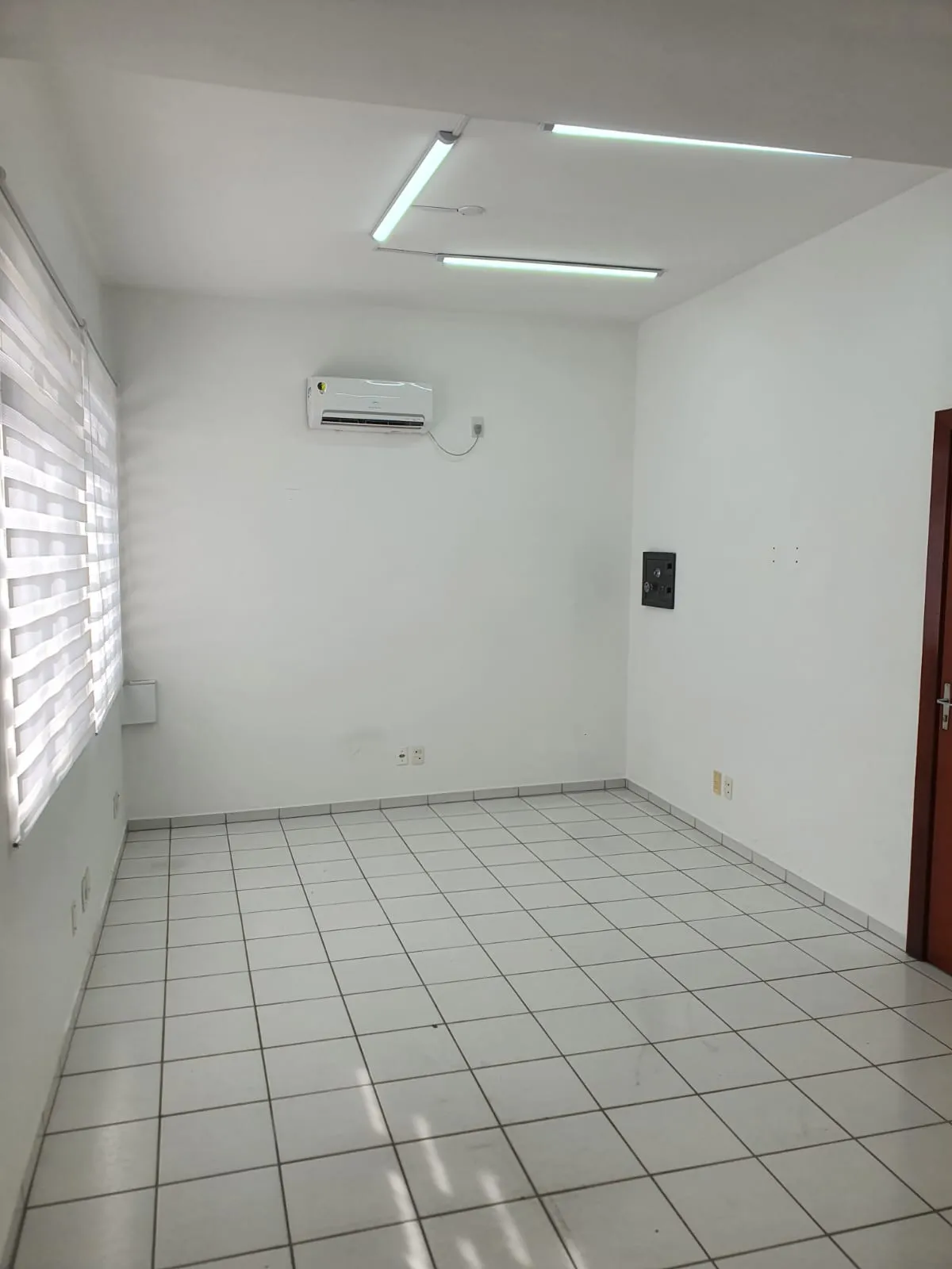 Excelente Sala Comercial no Centro de Blumenau — foto 5