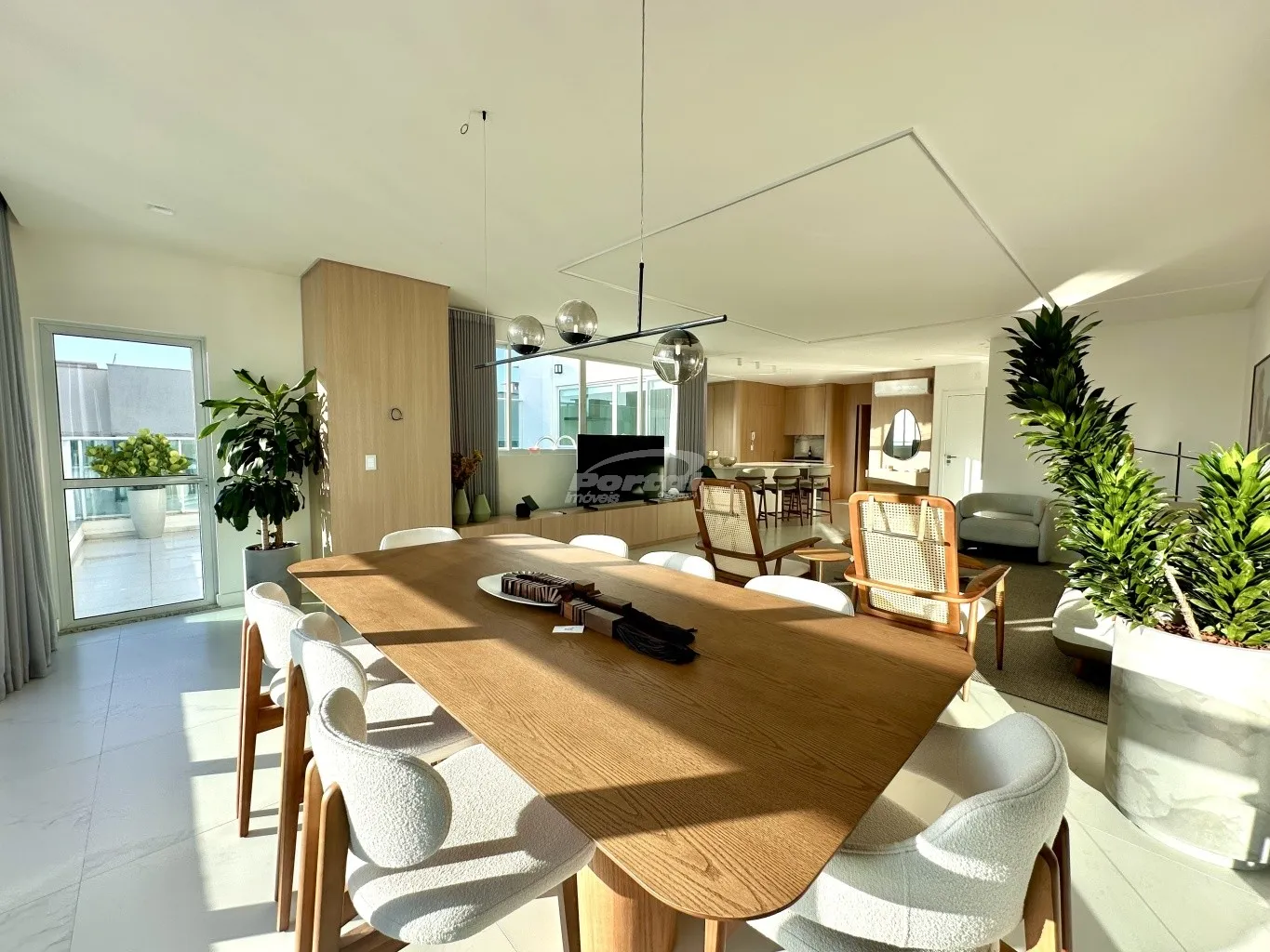 Cobertura mobiliada com 4 dormitórios, sendo 2 suítes no bairro Itacolomi em Balneário Piçarras/SC (Cód. 22610) — foto 2