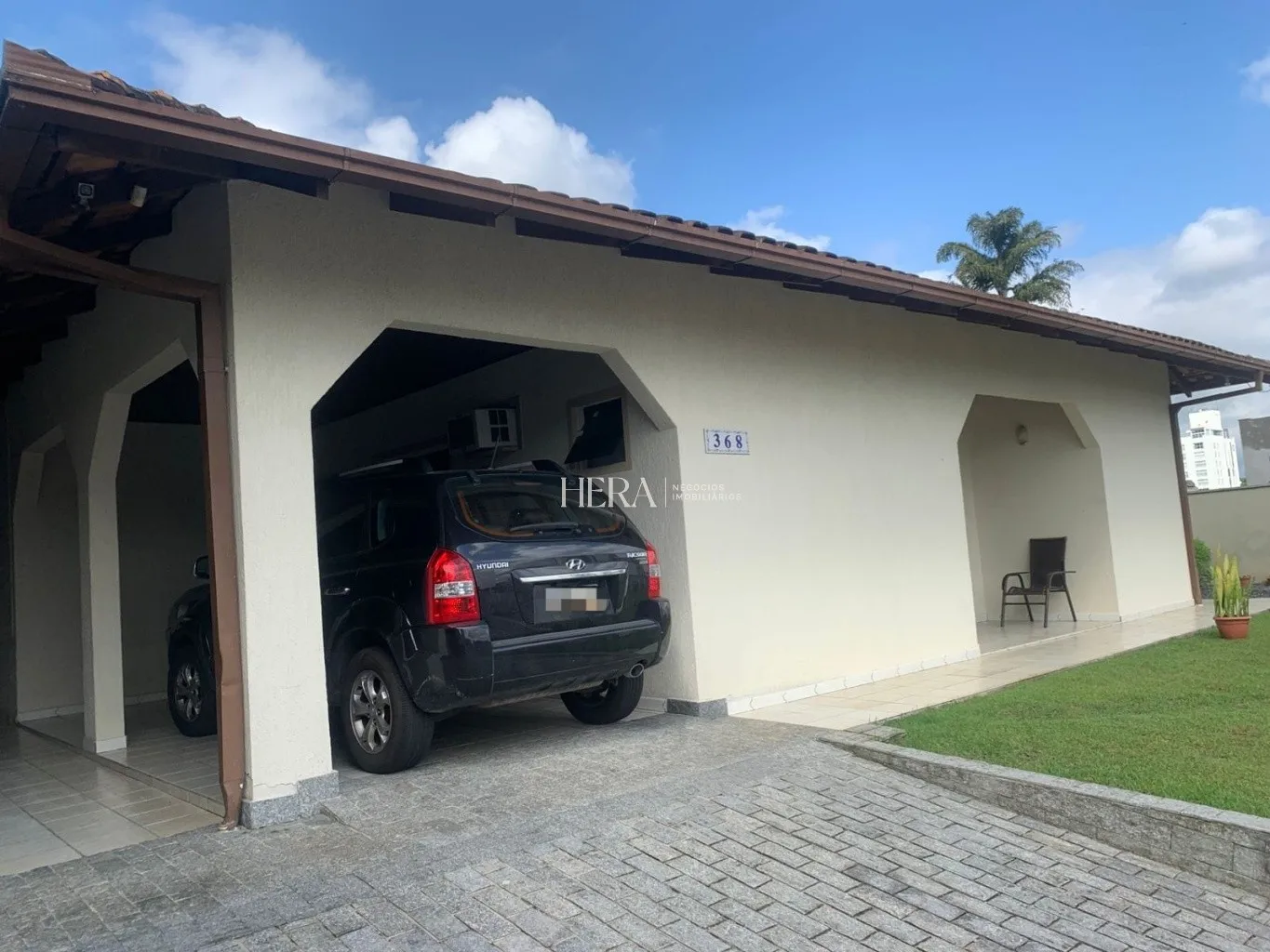 Casa semimobiliada com 03 dormitórios sendo 03 suítes no bairro Itoupava Norte em Blumenau! - foto 1