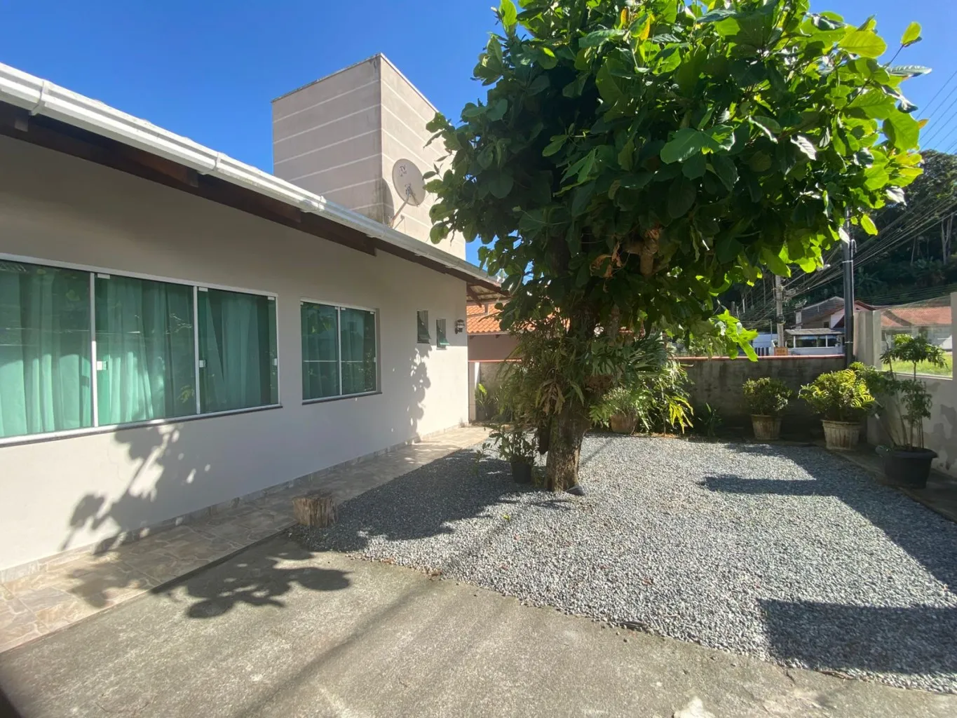 Casa com 3 quartos, sendo 1 suíte e amplo espaço para área de festas - Bairro Tribess - foto 1