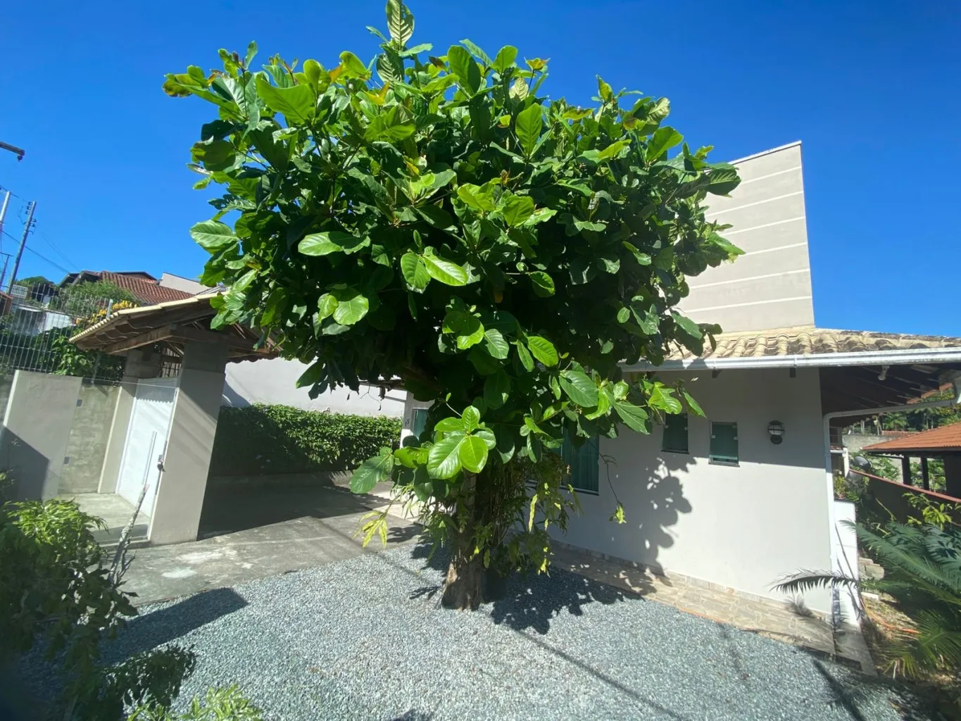 Casa com 3 quartos, sendo 1 suíte e amplo espaço para área de festas - Bairro Tribess — foto 2