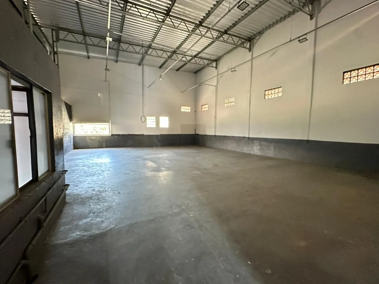 Galpão + Casa/Escritório à beira da BR-470 - Indaial/SC - 305 m totais - foto 1