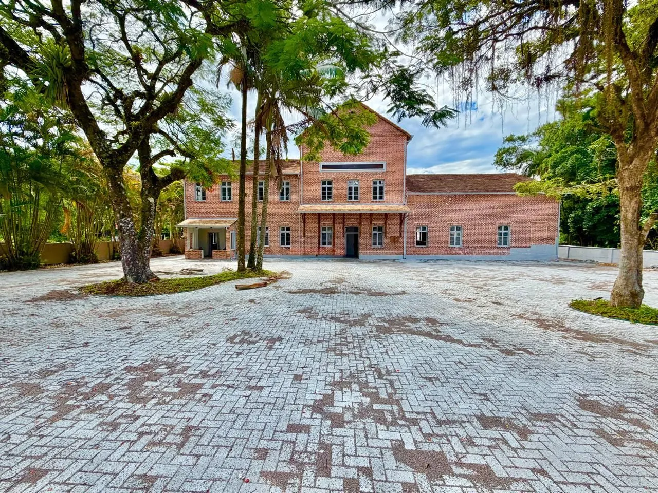 Sala para alugar com aproximadamente 760 m2 e amplo espaço de estacionamento no - foto 1