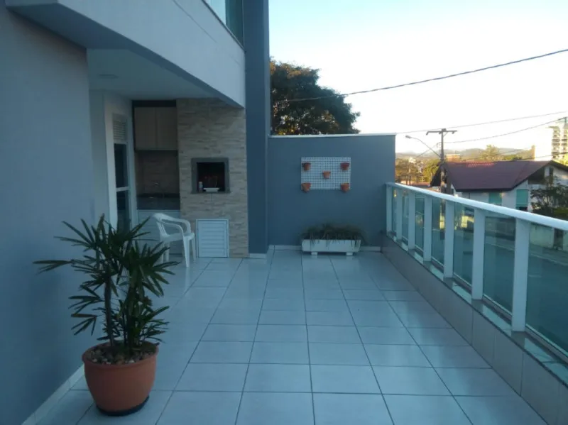 Apartamento no bairro das Nações. Com 02 vagas de garagens e sacada diferenciada. - foto 1