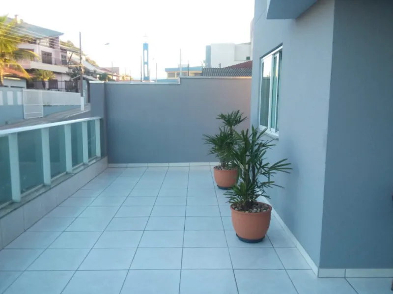 Apartamento no bairro das Nações. Com 02 vagas de garagens e sacada diferenciada. — foto 2