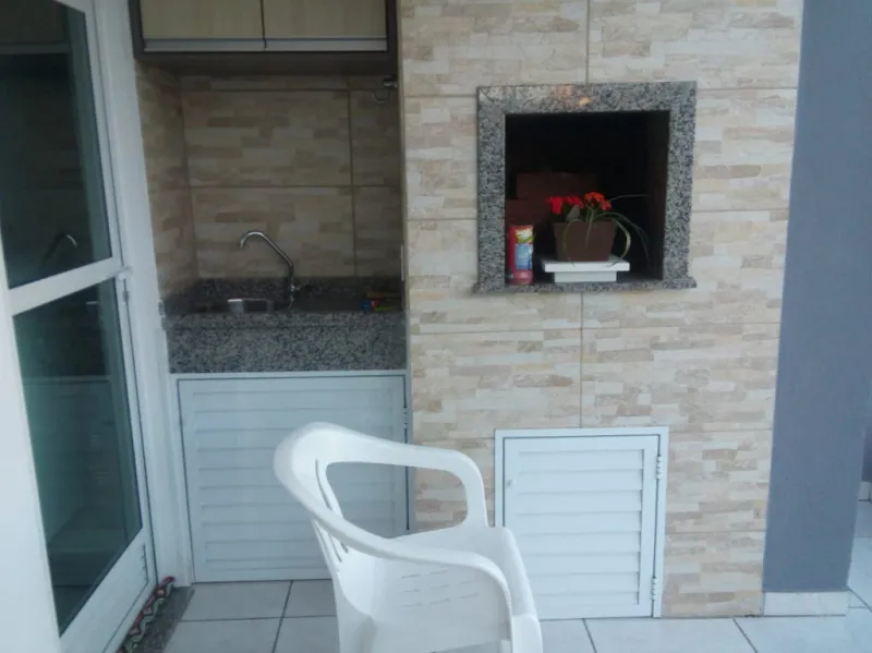 Apartamento no bairro das Nações. Com 02 vagas de garagens e sacada diferenciada. — foto 3