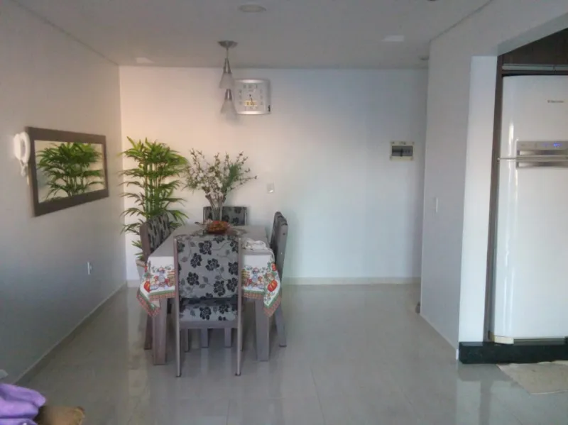 Apartamento no bairro das Nações. Com 02 vagas de garagens e sacada diferenciada. — foto 6