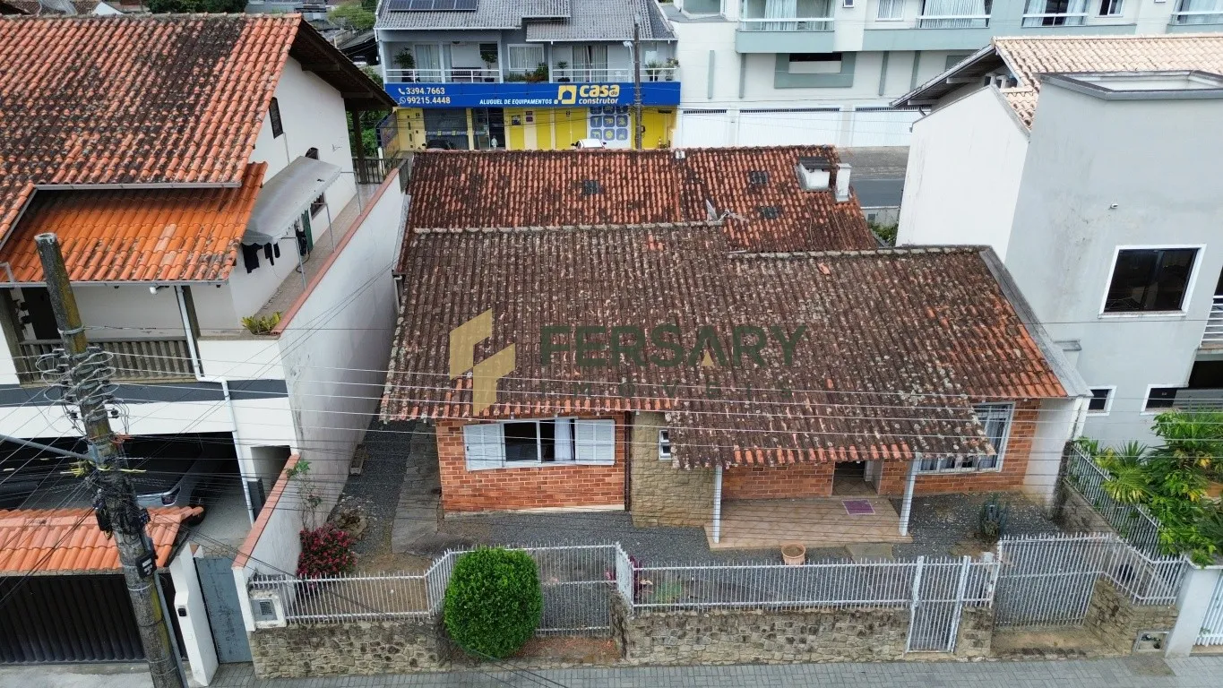 Imóvel Residencial e Comercial com 04 Quartos em Ótima Localização. - foto 1