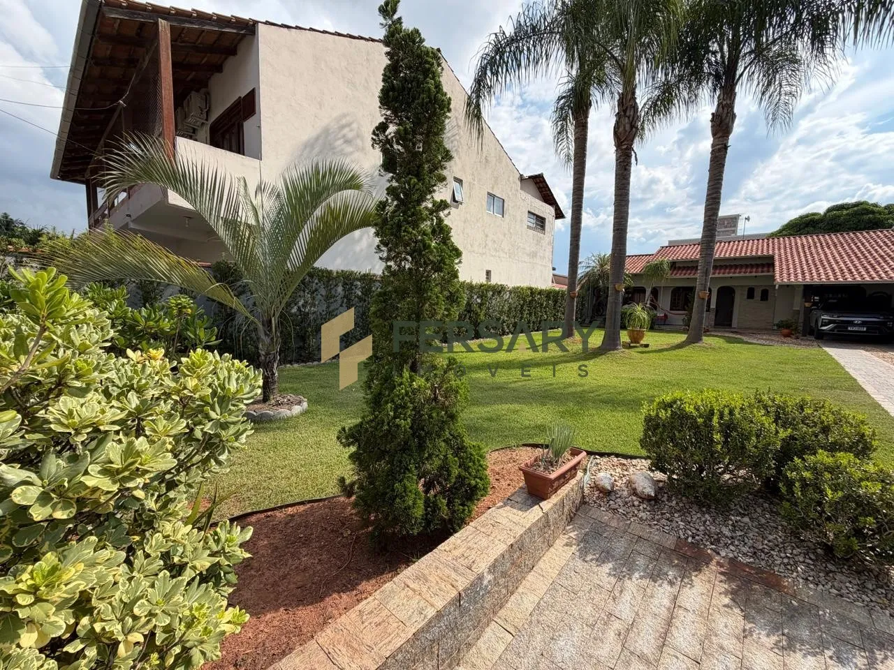 Linda Casa com 03 Quartos no Centro do Bairro Carijós. — foto 3