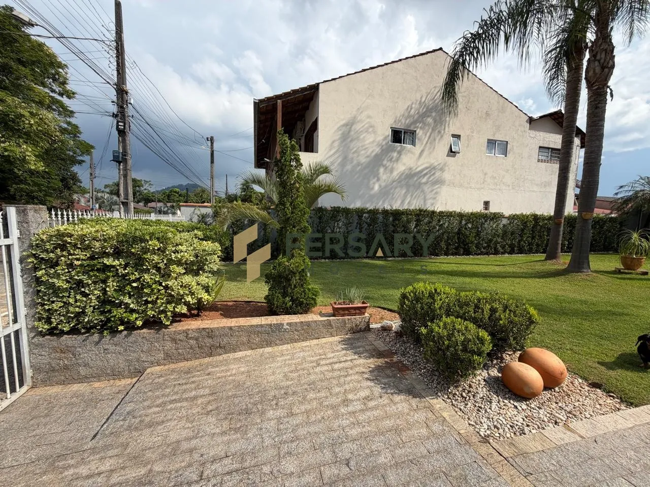 Linda Casa com 03 Quartos no Centro do Bairro Carijós. — foto 4