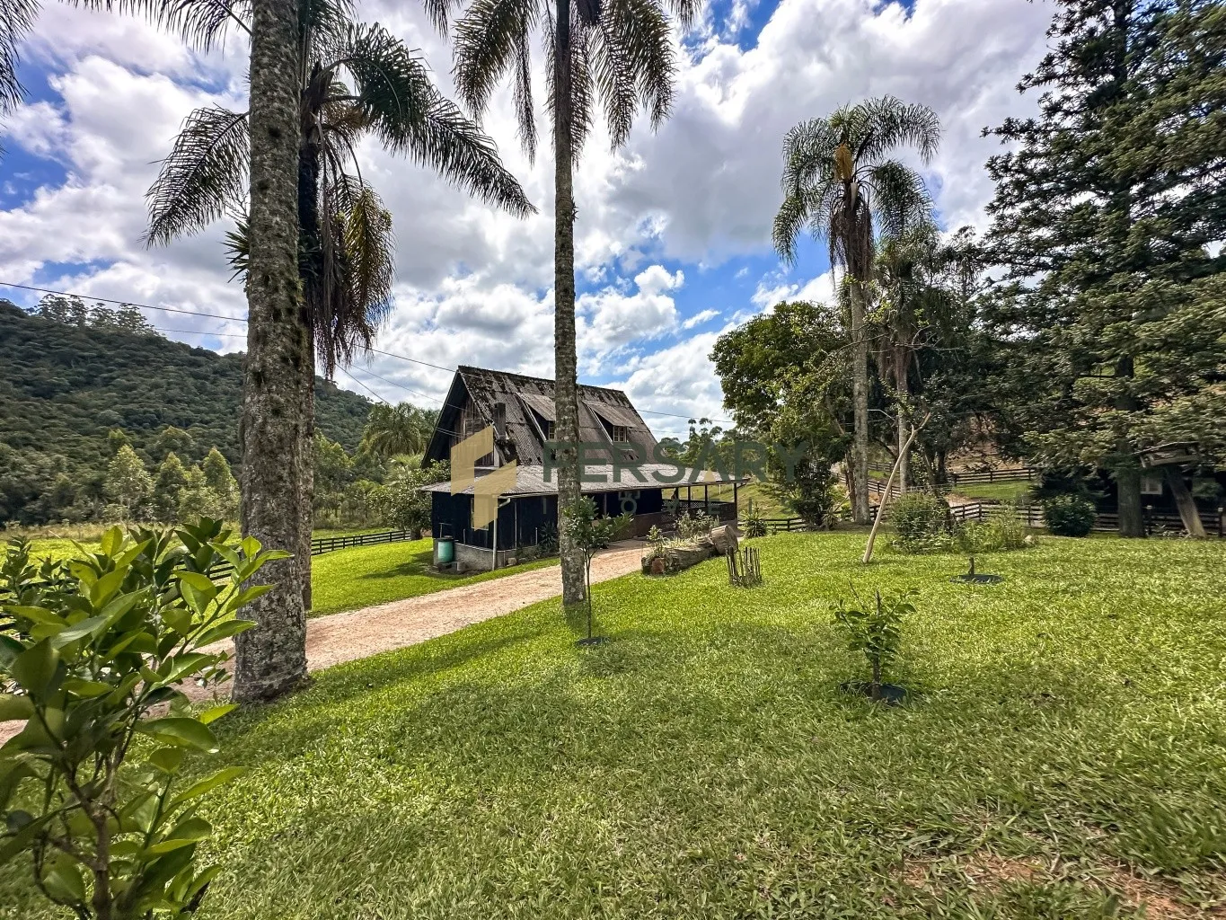 Fazenda com 530.000m contendo um lindo ribeirão de água cristalina e duas cachoeiras. — foto 3