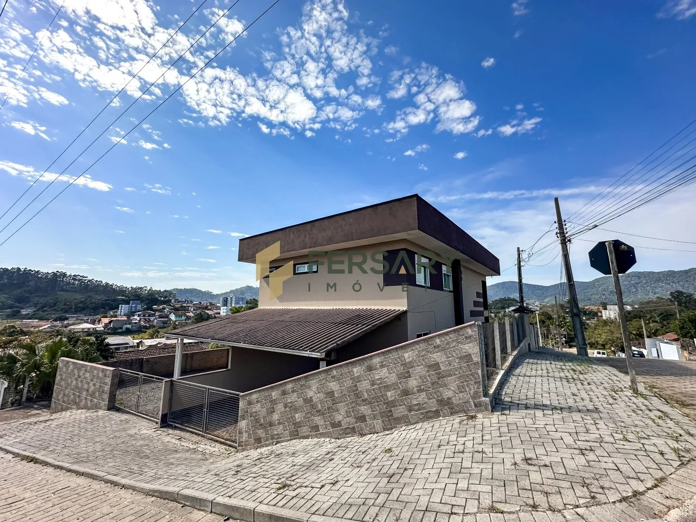 Sobrado com 3 apartamentos ideal para locação no Bairro Tapajós, Indaial - SC - foto 1