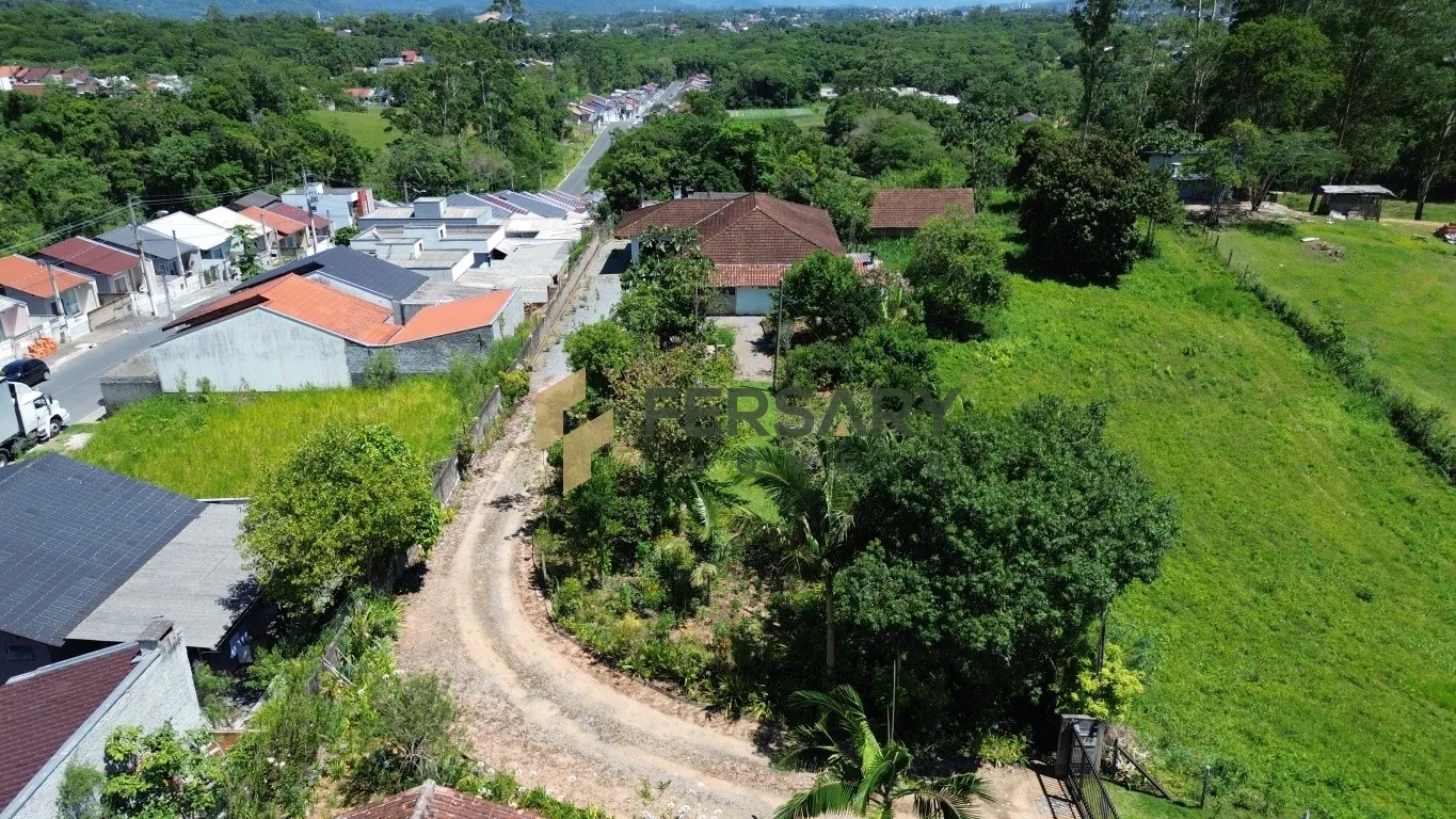 Imóvel com amplo Terreno medindo 2.421,06m e 250,00m de Construção. — foto 2