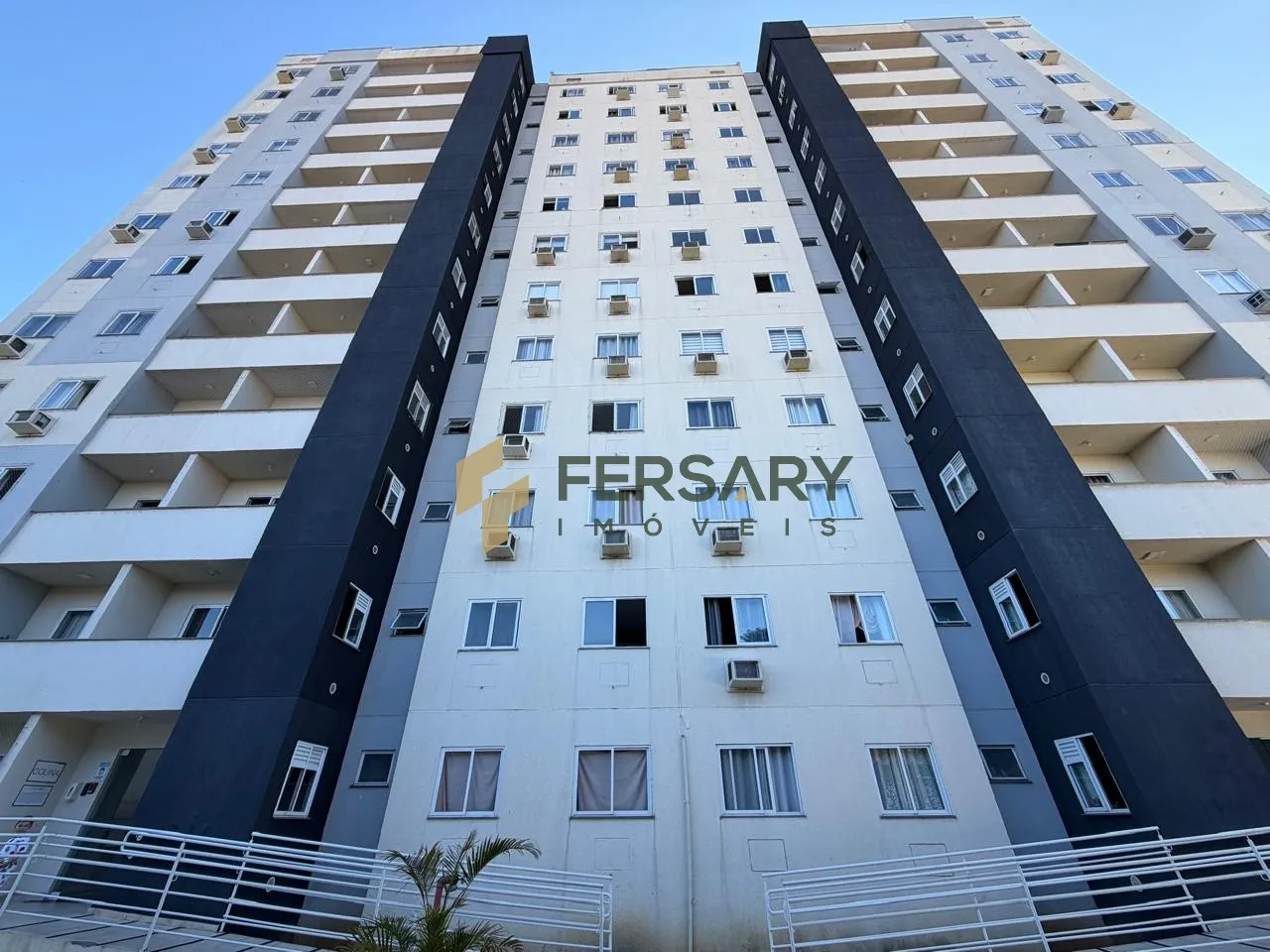 Apartamento em Blumenau com 02 Quartos com móveis sob medida. — foto 2