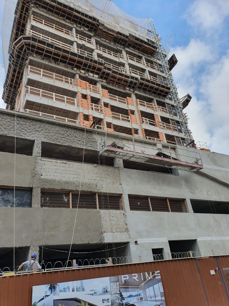 APARTAMENTO COM 3 SUITES, DUAS VAGAS NA GARAGEM - LITORAL ITAPEMA — foto 2