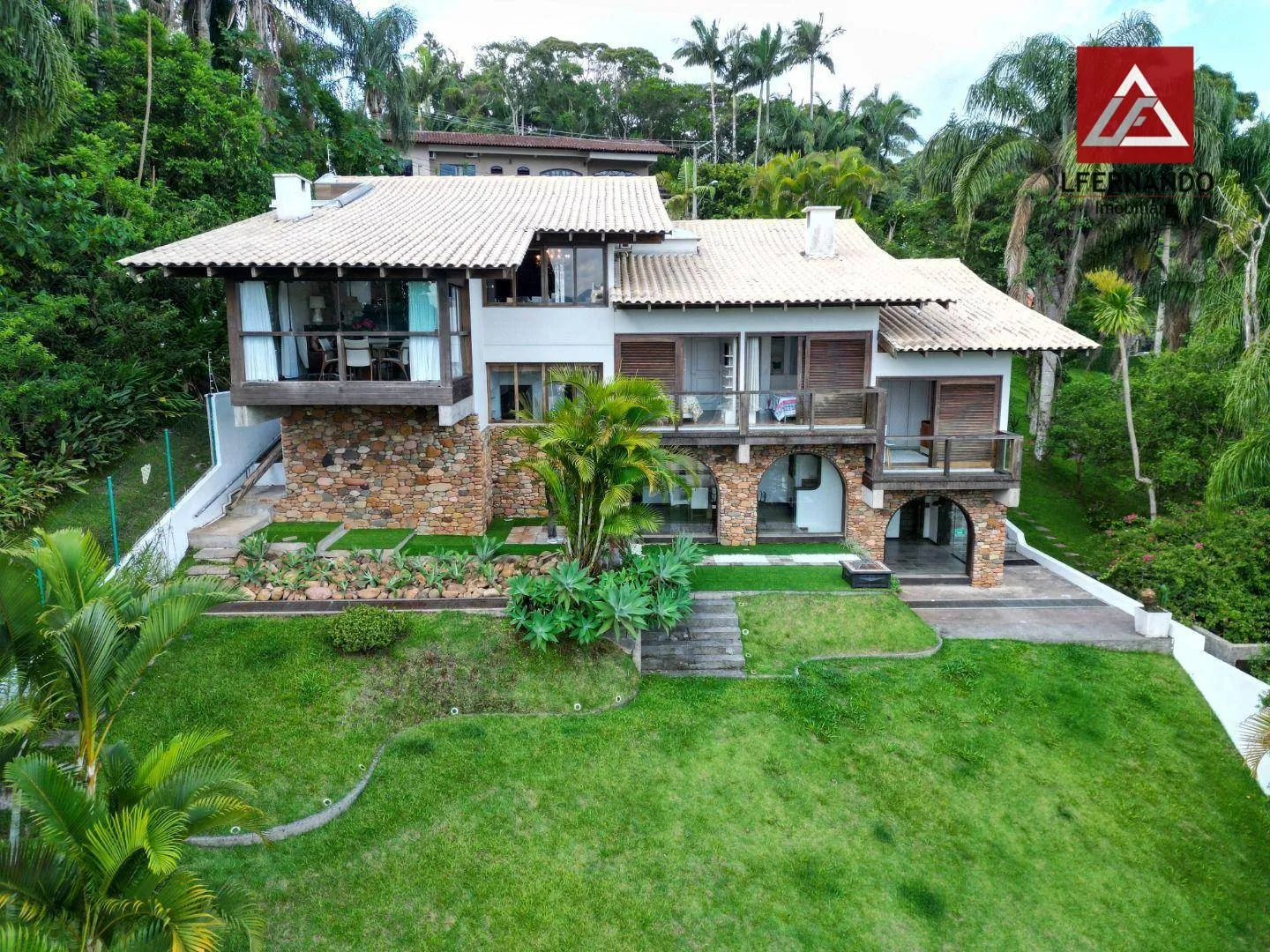 Casa com 4 dormitórios, sendo 1 suíte à venda, 272 m , terreno com 1.500 m por R$ 2.500.000 - Ponta Aguda - Blumenau/SC - foto 1