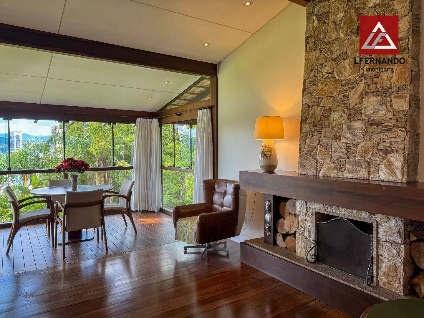 Casa · à venda · 4 quartos · 272m² · Ponta Aguda, Blumenau