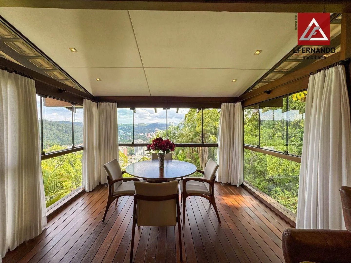 Casa · à venda · 4 quartos · 272m² · Ponta Aguda, Blumenau