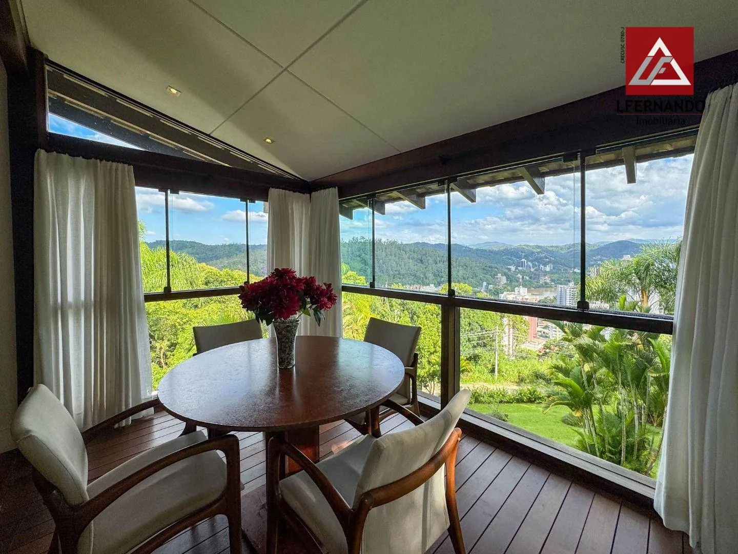 Casa · à venda · 4 quartos · 272m² · Ponta Aguda, Blumenau