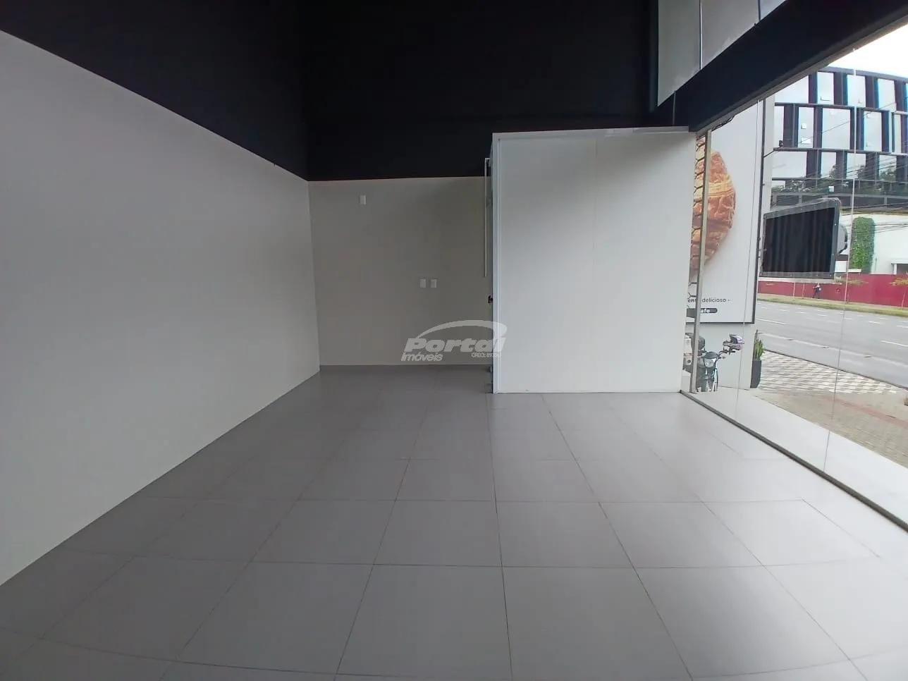 Loja térrea com mezanino disponível para locação no Centro de Blumenau. — foto 5