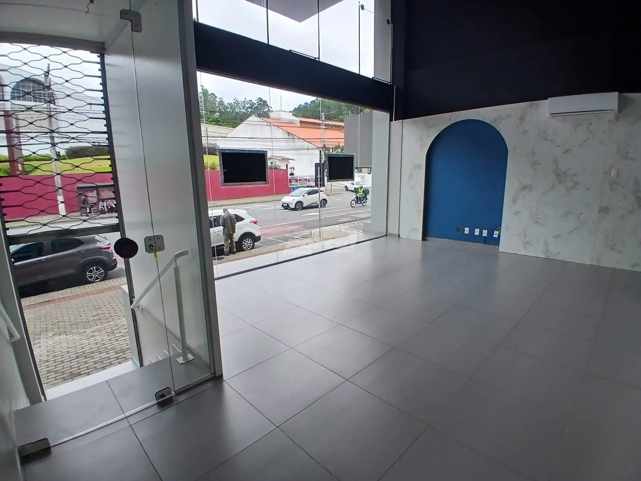 Loja térrea com mezanino disponível para locação no Centro de Blumenau. — foto 7