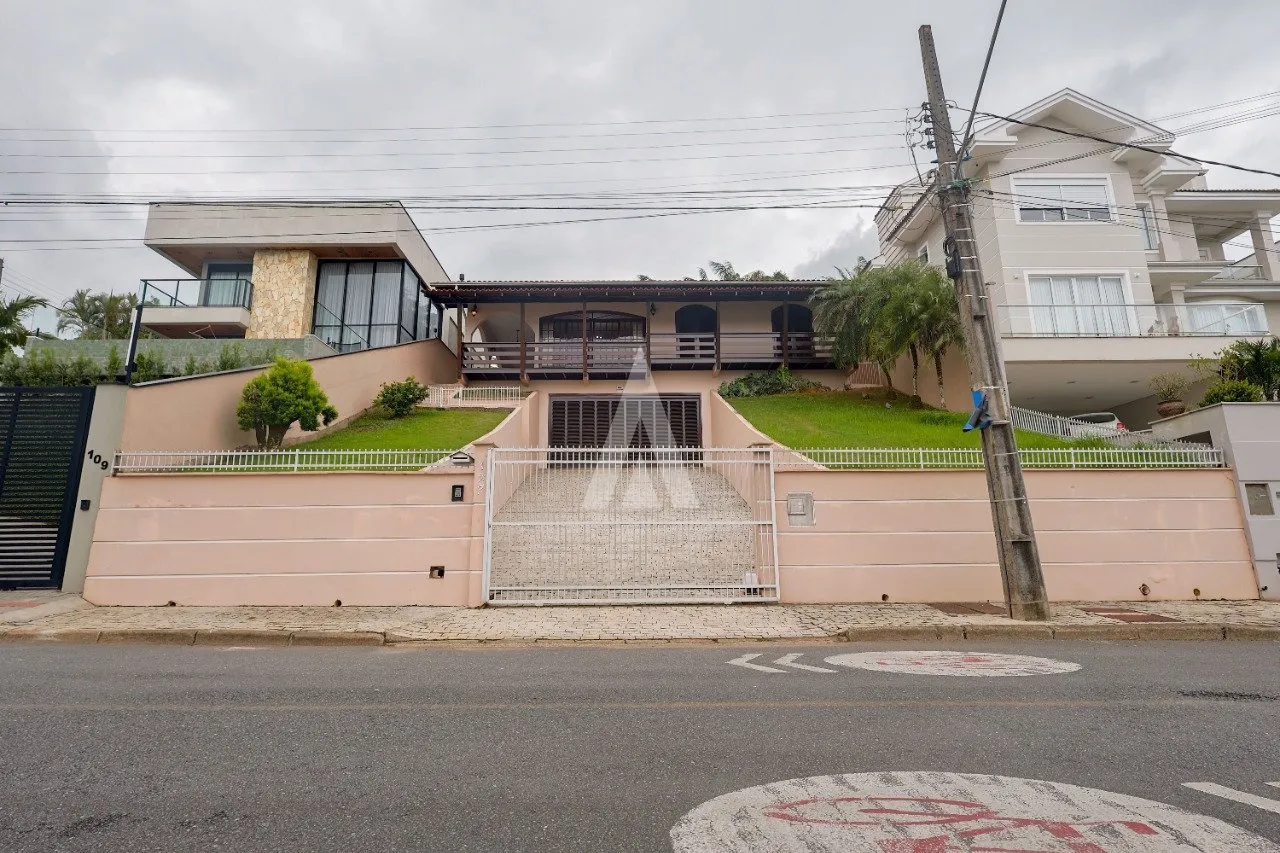 Casa com 1 suíte e 3 quartos à venda no bairro Saguaçu em Joinville-SC por R$1.500.000,00. - foto 1