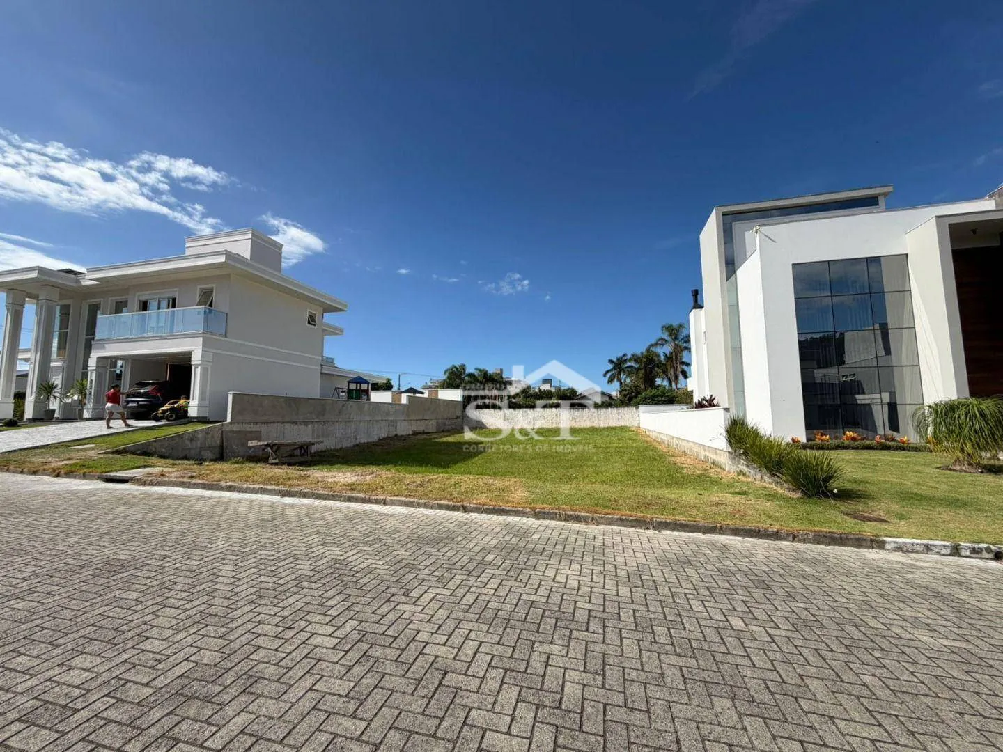 Lindo Terreno Pronto Para Construir Em Condomínio Fechado Com Estrutura Completa de Lazer, Serviços, e Segurança Na Praia Dos Ingleses! — foto 2