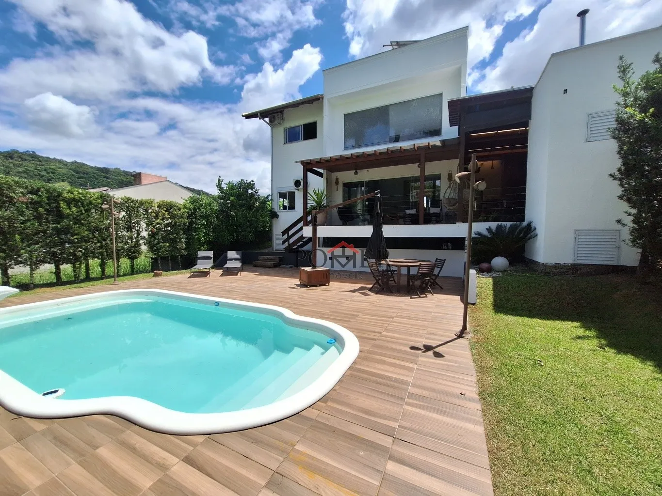 Casa com 3 Suites semi mobiliada no Bairro Ribeirão Areia em Pomerode com 197,70m de área construída num terreno de 472,72m. - foto 1