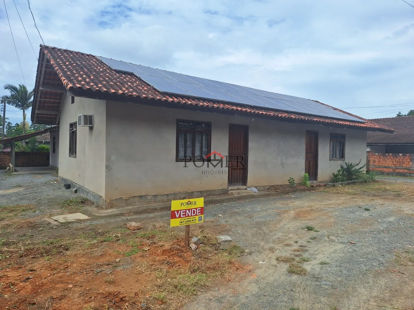 Imóvel com 4 casas rendendo aluguel, com painéis solares, em Testo Central, em via asfaltada, próximo do distrito industrial, e rodovia que liga Pomerode à Blumenau, com aprox. 223,50 de construção num terreno com 625,00m. - foto 1